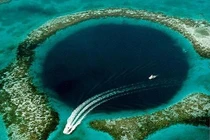 Video: Bí ẩn hố khổng lồ có ‘quái vật’ dưới đáy đại dương