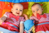 Hy hữu những cặp song sinh ra đời cách nhau cả tháng