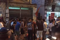 Hà Nội: Nam thanh niên cố thủ trên dây điện