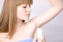 Thực hư nguy cơ u vú từ lăn khử mùi hôi nách