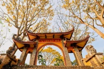 Tu viện đẹp như chốn thần tiên, tiếng chuông vang vọng núi rừng