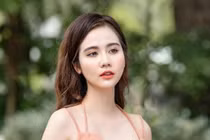 Huyền Lizzie diện bikini khoe dáng "cực nuột" cùng 3 vòng nóng bỏng 