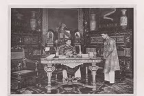 Ảnh hiếm có về vua Khải Định trong cuốn sách cổ của Pháp