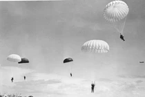 Đòn tự sát tập thể kinh hoàng của quân Nhật thời Thế chiến II