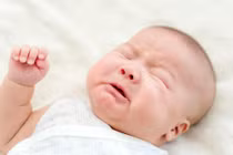 Người giúp việc đi tù vì cắn tay bé 14 tháng không chịu ngủ