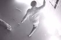 Dội “bom xăng” đốt nhà hàng xóm vì lỡ bán đất giá rẻ