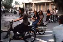 Phụ nữ ba miền Việt Nam năm 1980 qua ảnh của phó nháy Mỹ