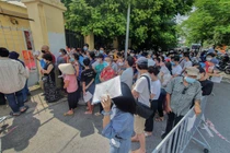 Chen lấn tại điểm tiêm vaccine Covid-19