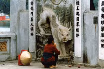 Khám phá không gian tâm linh của Hà Nội hơn 3 thập niên trước