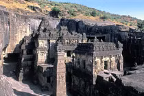 Ngắm ngôi đền cổ chạm khắc từ khối đá duy nhất ở Ấn Độ