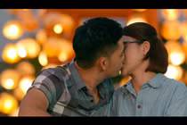 Bảo Anh chia sẻ hậu trường cảnh hôn "suýt mất mồm" với Lương Thu Trang