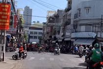 Một phụ nữ lái xe con gây tai nạn liên hoàn, khiến 4 người thương vong