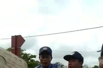 Video: Nam nhân viên chợ đánh nữ tiểu thương nhập viện gây bức xúc