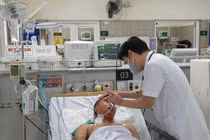 Nam thanh niên hôn mê sâu, phù não sau khi uống rượu ở đám giỗ