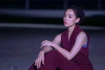 Thấy chồng trằn trọc mãi không ngủ, tôi sốc khi biết lý do