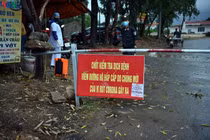 Cuộc sống người dân Sơn Lôi trước giờ gỡ bỏ cách ly do dịch Covid-19