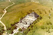 Ảnh "quý như vàng" lăng Khải Định một thế kỷ trước nhìn từ máy bay