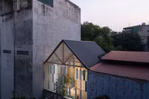 Sửa nhà hoang thành tổ ấm vừa xanh vừa sáng, đẹp mê 