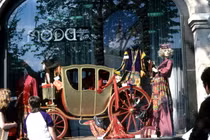 Bên trong khu mua sắm sang chảnh nhất Moscow năm 1985