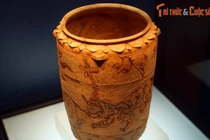 Cận cảnh thạp gốm “hổ gặm đuôi ngựa” cực độc thời Trần