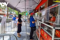 Sản lượng bánh trung thu giảm, vắng bóng khách mua