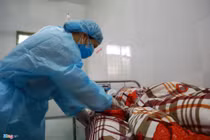 Bên trong khu cách ly bệnh nhân nghi nhiễm virus corona