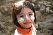 Khám phá lối trang điểm có 1-0-2 của phụ nữ Myanmar