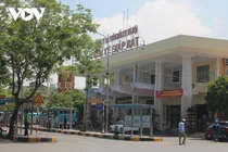 Bến xe ở Hà Nội thưa xe, vắng khách do dịch Covid-19