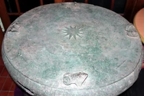 Vì sao trống đồng Đông Sơn được tìm thấy ở Timor Leste?