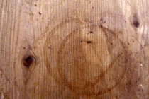 Mẹo nhỏ giúp loại bỏ những vệt nước trên mặt gỗ