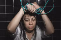 Bị đánh đập, chích điện, hãm hiếp để chữa trị đồng tính