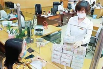 Tình cờ gặp người giúp việc ở ngân hàng, không ngờ chị lại giàu có