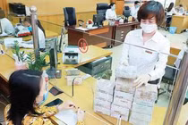 Tình cờ gặp người giúp việc ở ngân hàng, không ngờ chị lại giàu có