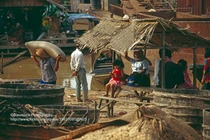 Ảnh hiếm về cuộc sống trên biển hồ Tonle Sap năm 1993