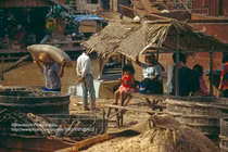 Ảnh hiếm về cuộc sống trên biển hồ Tonle Sap năm 1993