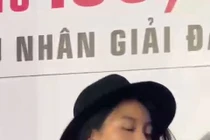 Nhan sắc cam thường của bé Suti nhà Thúy Hạnh gây choáng