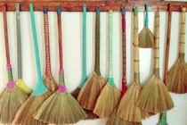 Đặt chổi 4 vị trí này tán lộc: Vợ chồng suốt ngày xung khắc