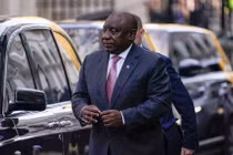 Phái đoàn Nam Phi mắc kẹt tại sân bay Ba Lan