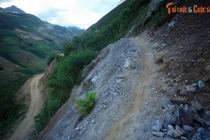 Thót tim cung đường lội suối trèo đèo khám phá tháp cổ Tây Bắc