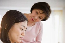 Vợ kiếm tiền tỷ chồng vẫn ngoại tình, mách mẹ chồng cũng vô ích