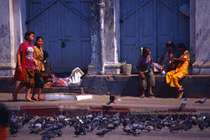 Loạt ảnh cực sinh động về đất nước Myanmar năm 1996 (1)