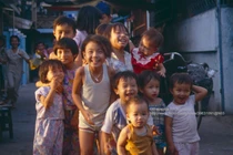 Nét hồn nhiên, thánh thiện của trẻ em ở TP. HCM năm 1993