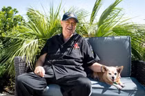 Chôn cất vợ được nửa tiếng, người chồng tỷ phú gặp điều bất ngờ