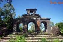 Tàn tích ngôi chùa cổ cực đẹp ở đất Quảng Ngãi 