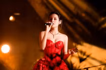 Hiền Hồ đang nóng vội và đối đầu dư luận