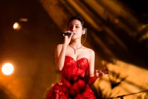 Hiền Hồ đang nóng vội và đối đầu dư luận