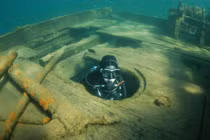 Bí mật chết chóc của hồ nước lớn nhất thế giới