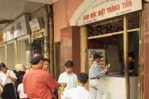 Hình độc về cửa hàng kem Tràng Tiền những năm 1990