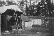 Cảnh tượng lạ ở lăng Gia Long năm 1898