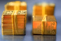 Giá vàng hôm nay 8/9: USD tăng dữ dội, vàng lại giảm sâu